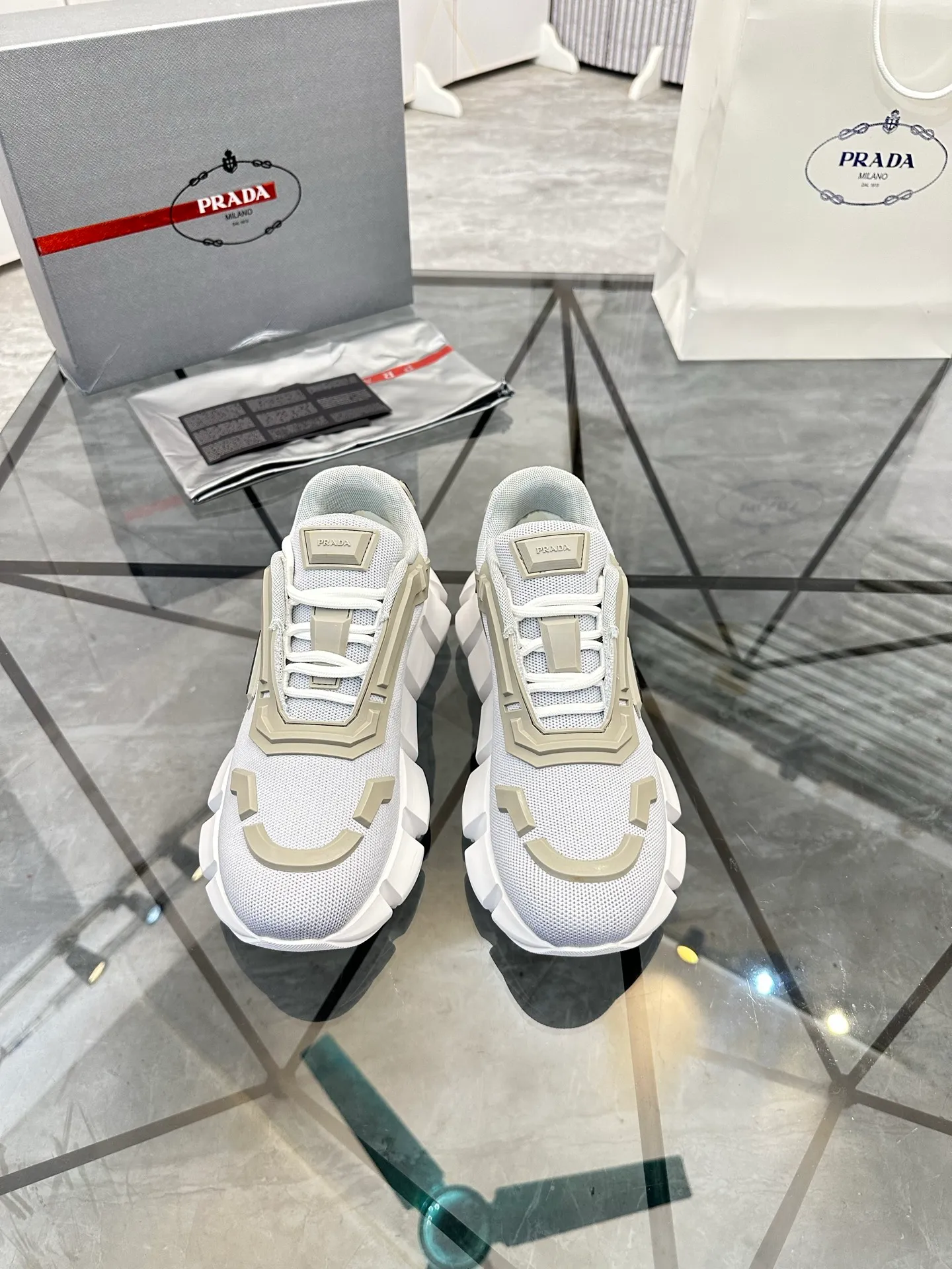 Men's shoes for sale 💰: 💰P580¥ High-end top quality Product trademark: Prada *"Prada*" low-top casual shoes Regular size: 38-45 (can be customized to 46) Product materials: imported breathable fly weave upper, professional glue-making process, breathable lining, cowhide foot pads, original ultra-light foam outsole. No.: 001